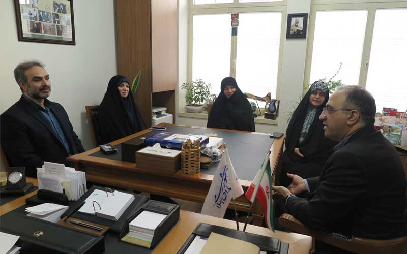 Հանդիպում՝ կրթադաստիրակութեան նախարարութեան Թեհրանի 6-րդ շրջանի տնօրէնի հետ